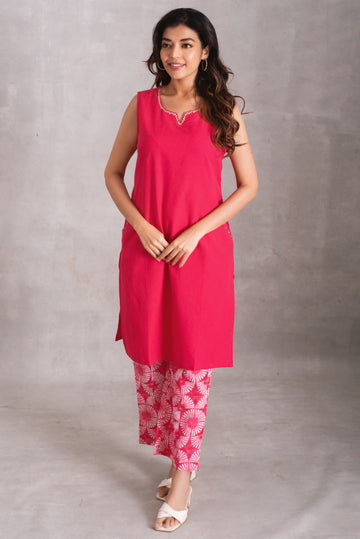 Vibrant Crimson Sleeveless Kurta Set with Scarf