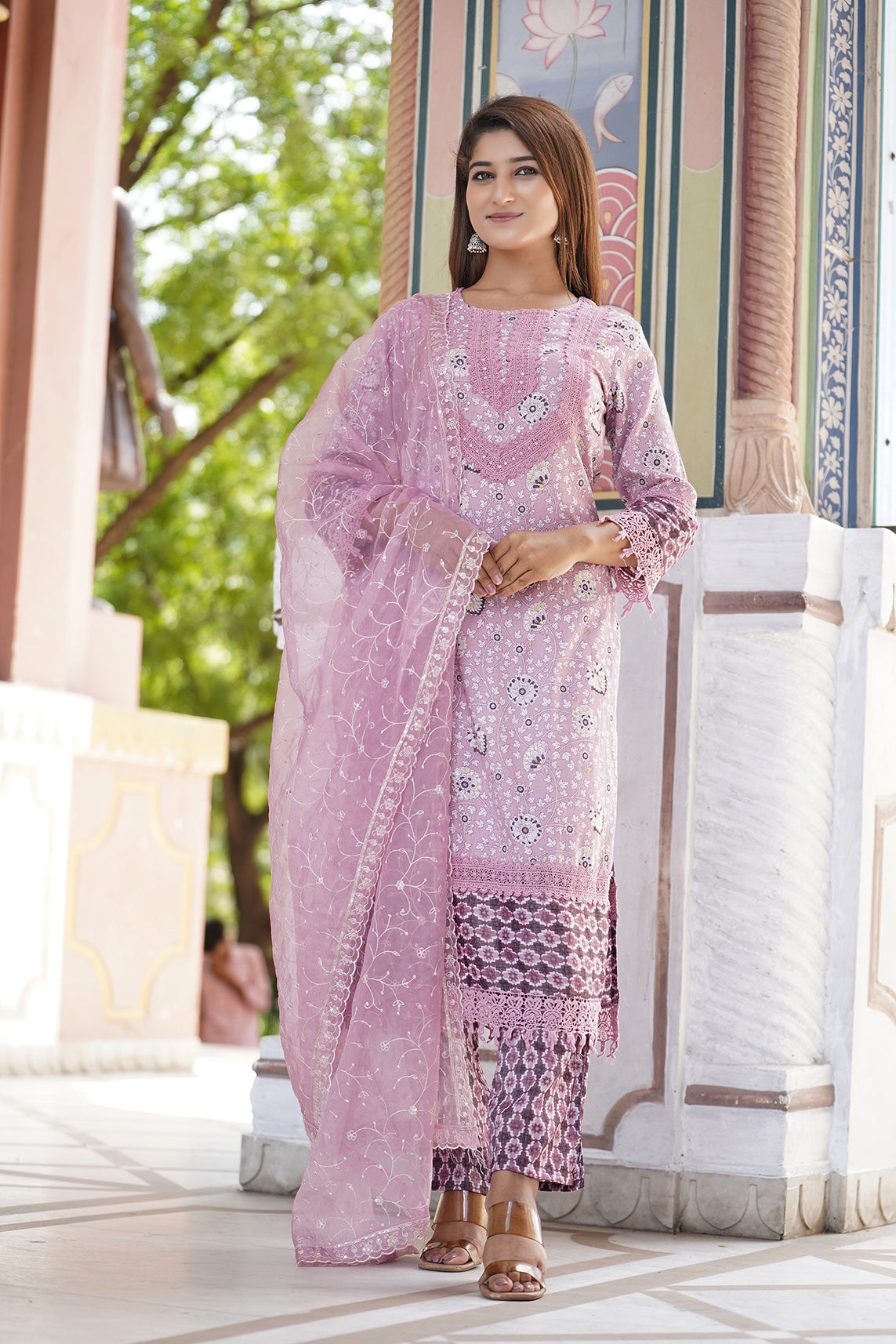 Vintage Rose Lace-Trimmed Kurta Set